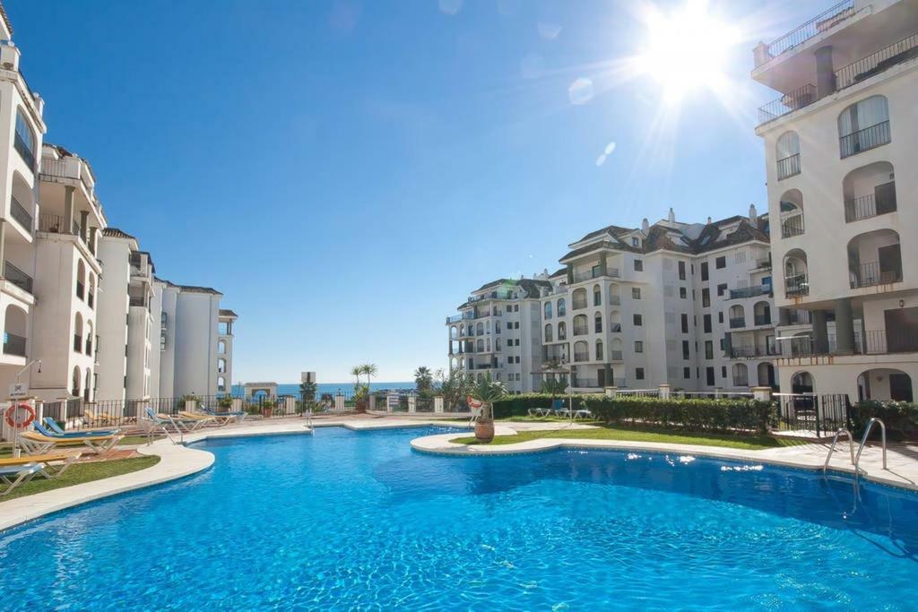 Castillo de Sabinillas Personal Y Coqueto En Primerisima Linea De Playa, En La Costa Del Sol. Puerto De La Duquesa מראה חיצוני תמונה