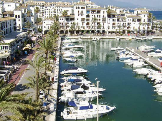 Castillo de Sabinillas Personal Y Coqueto En Primerisima Linea De Playa, En La Costa Del Sol. Puerto De La Duquesa מראה חיצוני תמונה